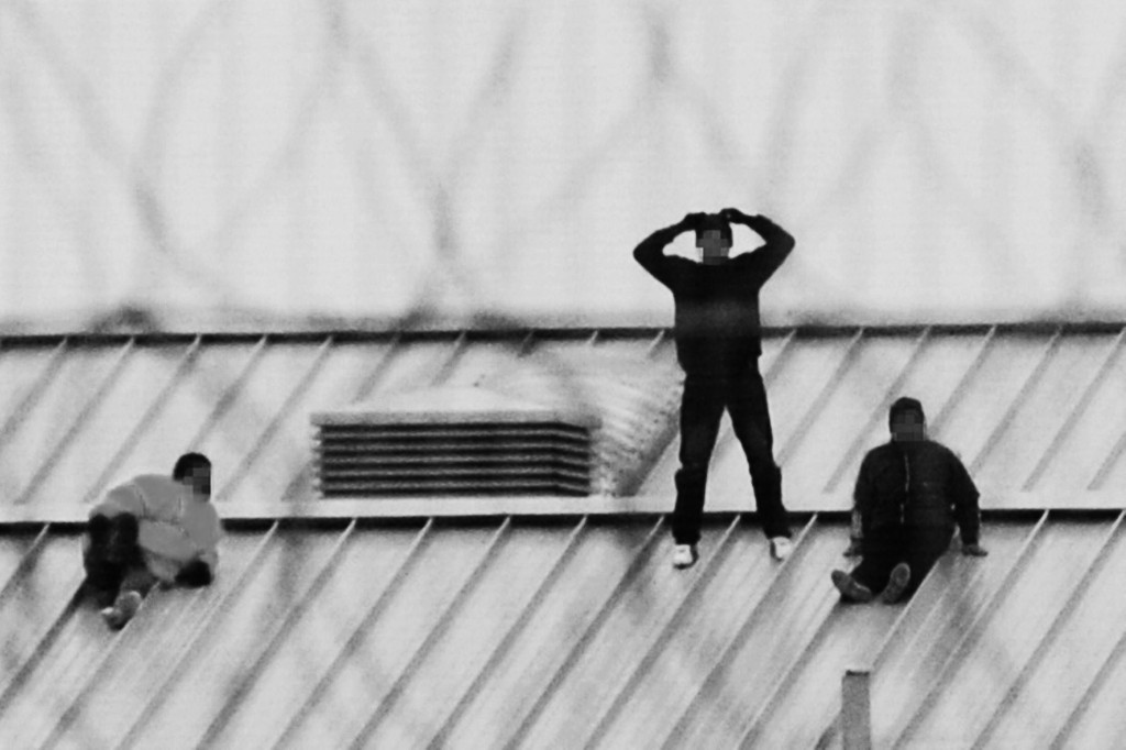 rooftop-protest-by-prisoners