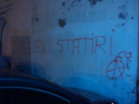 "Liberdade para Evi Statiri"